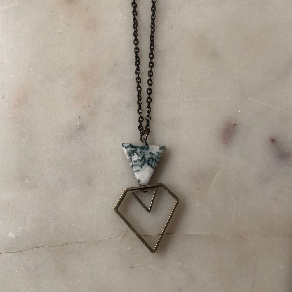 Long triangle and stone necklace